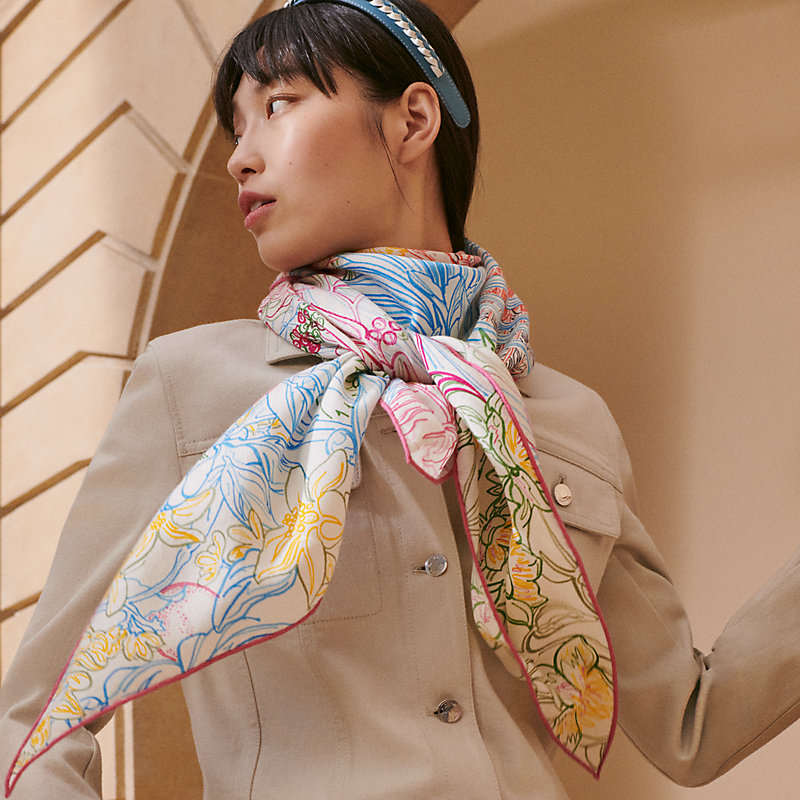 Hermes clearance triangle scarf